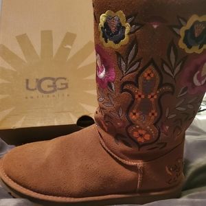 PRICE DROP‼️ UGG Juliette boots with box sz 8